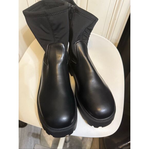 Zara Women's Stretch Side Zip Lug Chunky Sole Ankle Boots Black Size 40 NWOT - Picture 1 of 12